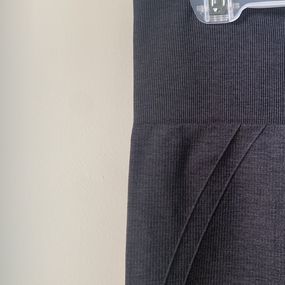 Cinched Cropped Black Lululemon Leggings - Picture 4 of 5